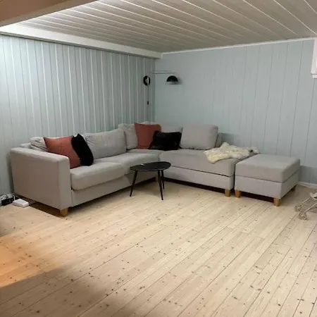 Koselig Rekkehus Pa Ullern オスロ